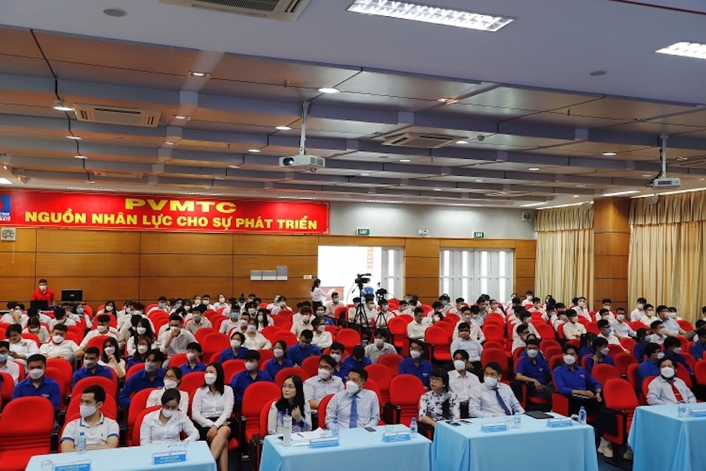 cac-dai-bieu-tham-du-chuong-trinh.jpg