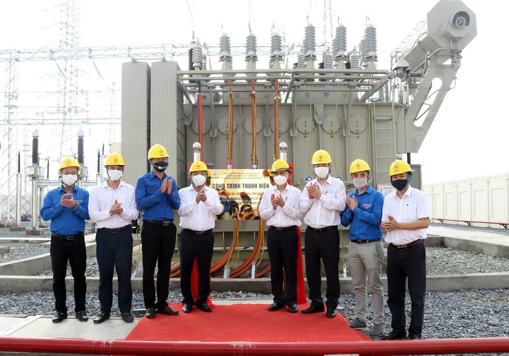 cac-dai-bieu-thuc-hien-nghi-thuc-khanh-thanh-duong-day-va-tram-bien-ap-110kv-khu-cong-nghiep-wha.jpg