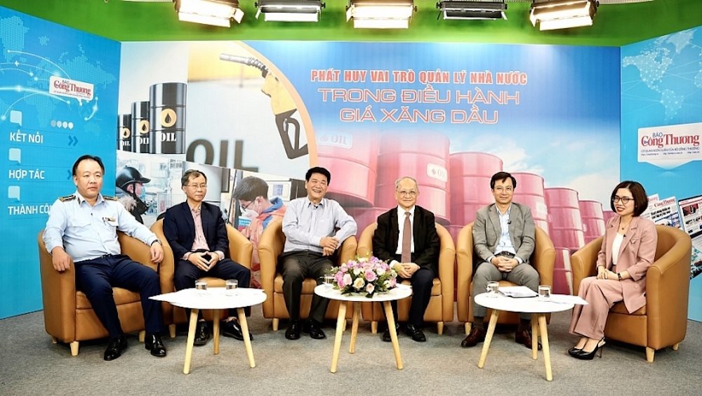 tong-cuc-truong-tran-huu-linh-chia-se-nhung-giai-phap-kiem-tra-kiem-soat-binh-on-thi-truong-xang-dau-trong-nuoc-cua-luc-luong-qltt.jpg