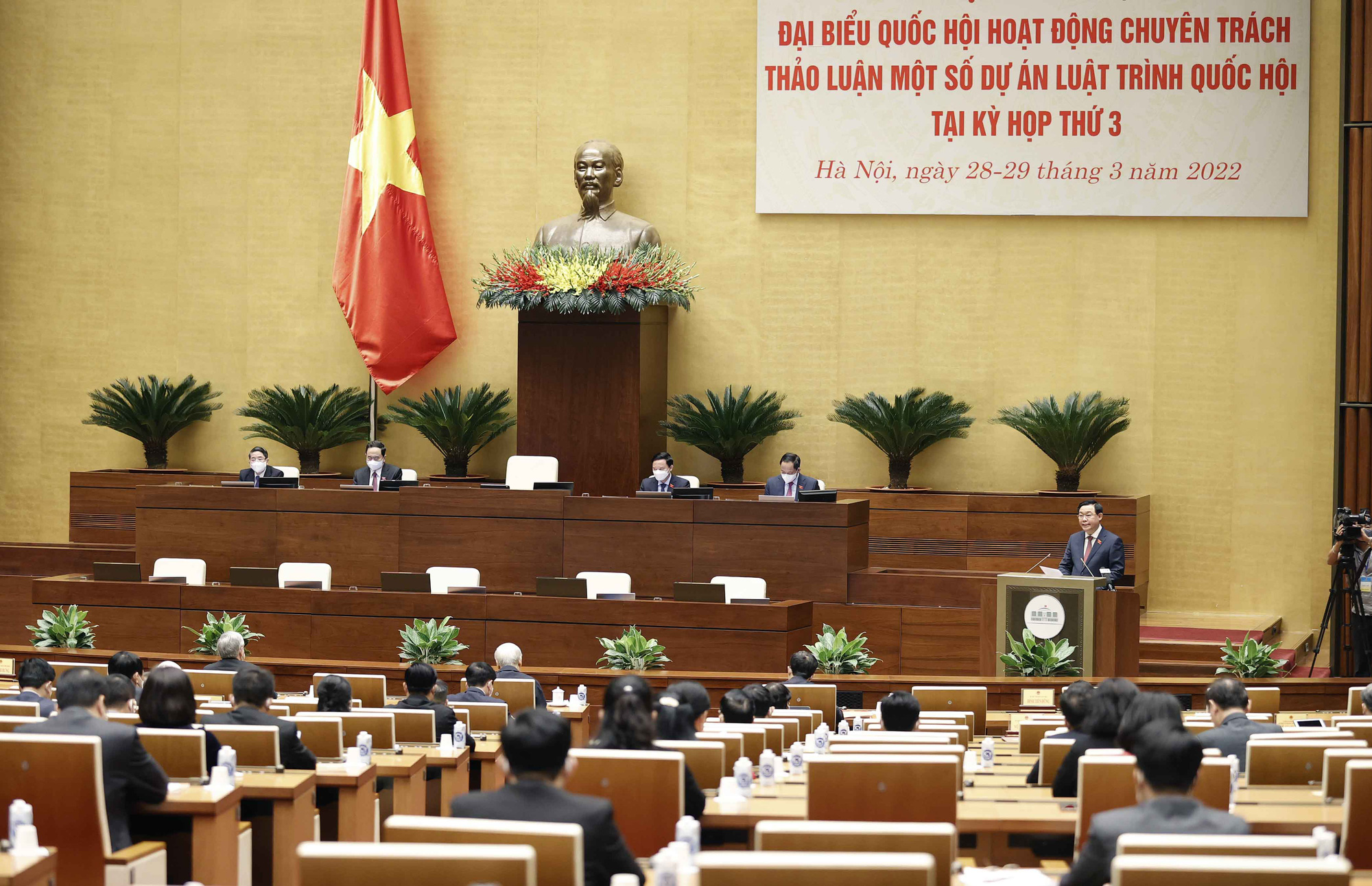 Chủ tịch Quốc hội Vương Đình Huệ: Hạn chế tối đa tình trạng 'luật khung, luật ống' - Ảnh 3. Chủ tịch Quốc hội Vương Đình Huệ: Hạn chế tối đa tình trạng 'luật khung, luật ống' - Ảnh 3.