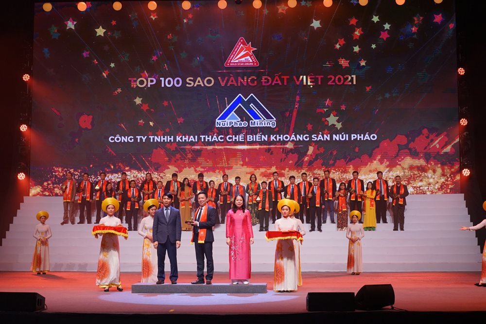dai-dien-nuiphao-mining-nhan-giai-thuong-sao-vang-dat-viet-2021-3-.jpg