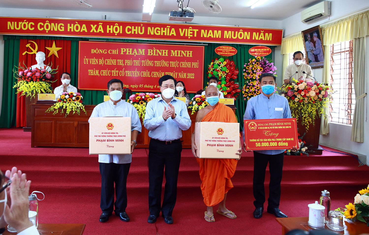 Phó Thủ tướng Thường trực chúc mừng Tết Chôl Chnăm Thmây tại Sóc Trăng - Ảnh 2. Phó Thủ tướng Thường trực chúc mừng Tết Chôl Chnăm Thmây tại Sóc Trăng - Ảnh 2.