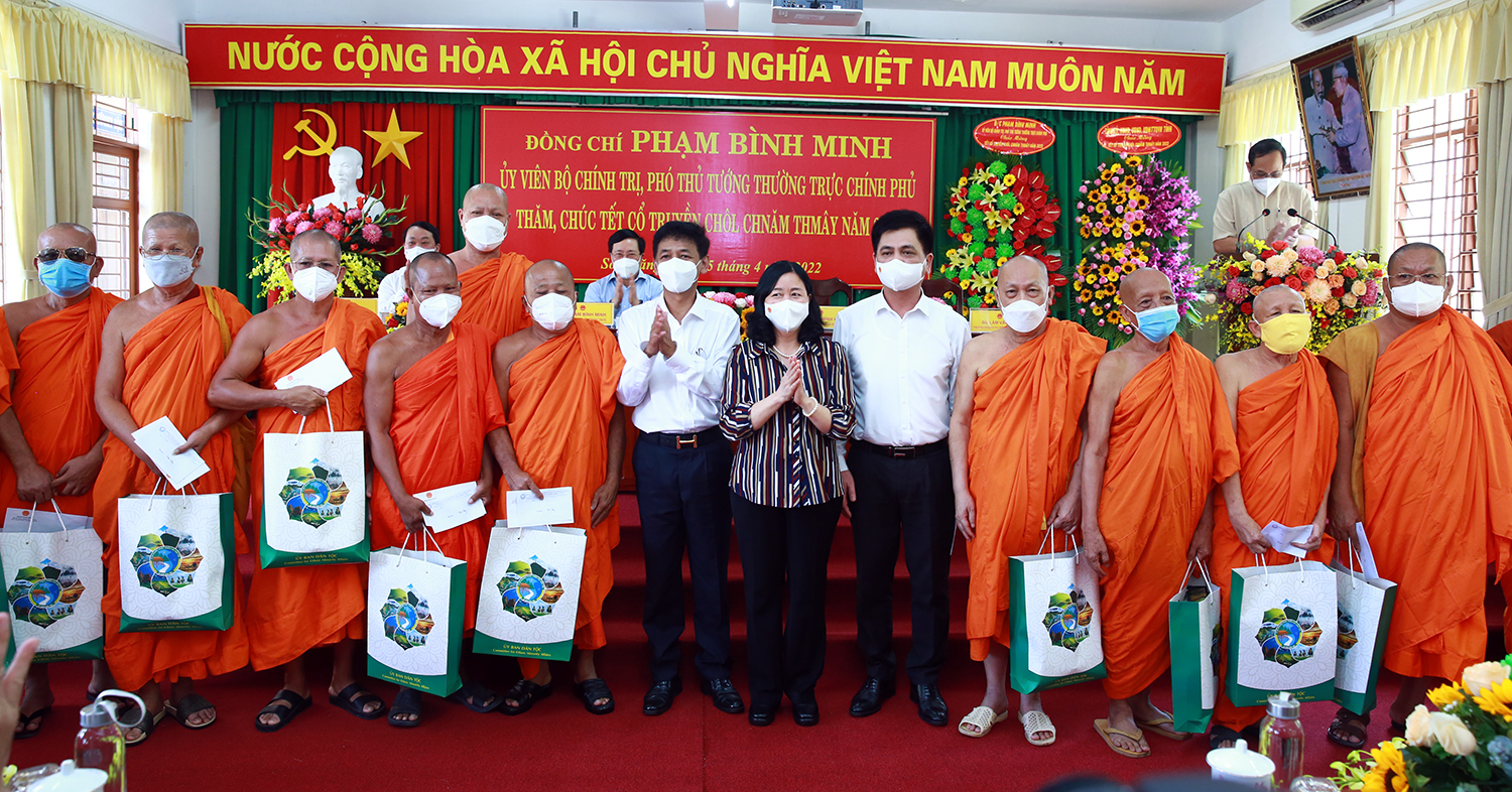 Phó Thủ tướng Thường trực chúc mừng Tết Chôl Chnăm Thmây tại Sóc Trăng - Ảnh 3. Phó Thủ tướng Thường trực chúc mừng Tết Chôl Chnăm Thmây tại Sóc Trăng - Ảnh 3.