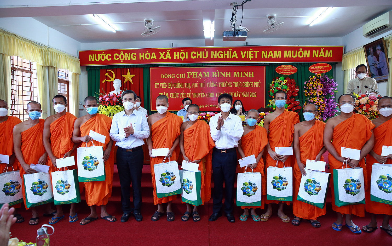 Phó Thủ tướng Thường trực chúc mừng Tết Chôl Chnăm Thmây tại Sóc Trăng - Ảnh 4. Phó Thủ tướng Thường trực chúc mừng Tết Chôl Chnăm Thmây tại Sóc Trăng - Ảnh 4.