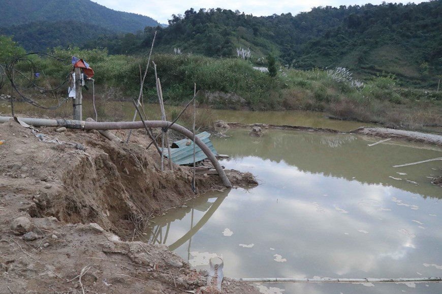 hoat-dong-khai-thac-cat-trai-phep-o-muong-phang.jpg