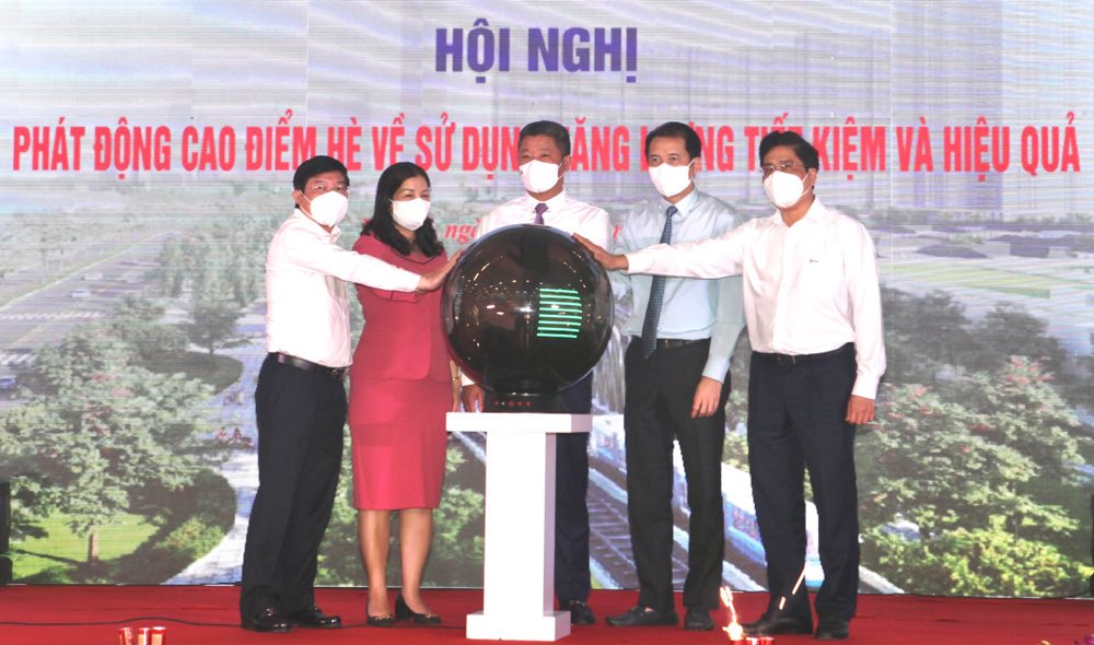 cac-dai-bieu-thuc-hien-nghi-thuc-phat-dong-cao-diem-he-ve-su-dung-nang-luong-tiet-kiem-va-hieu-qua-nam-2022-tai-ha-noi.jpeg