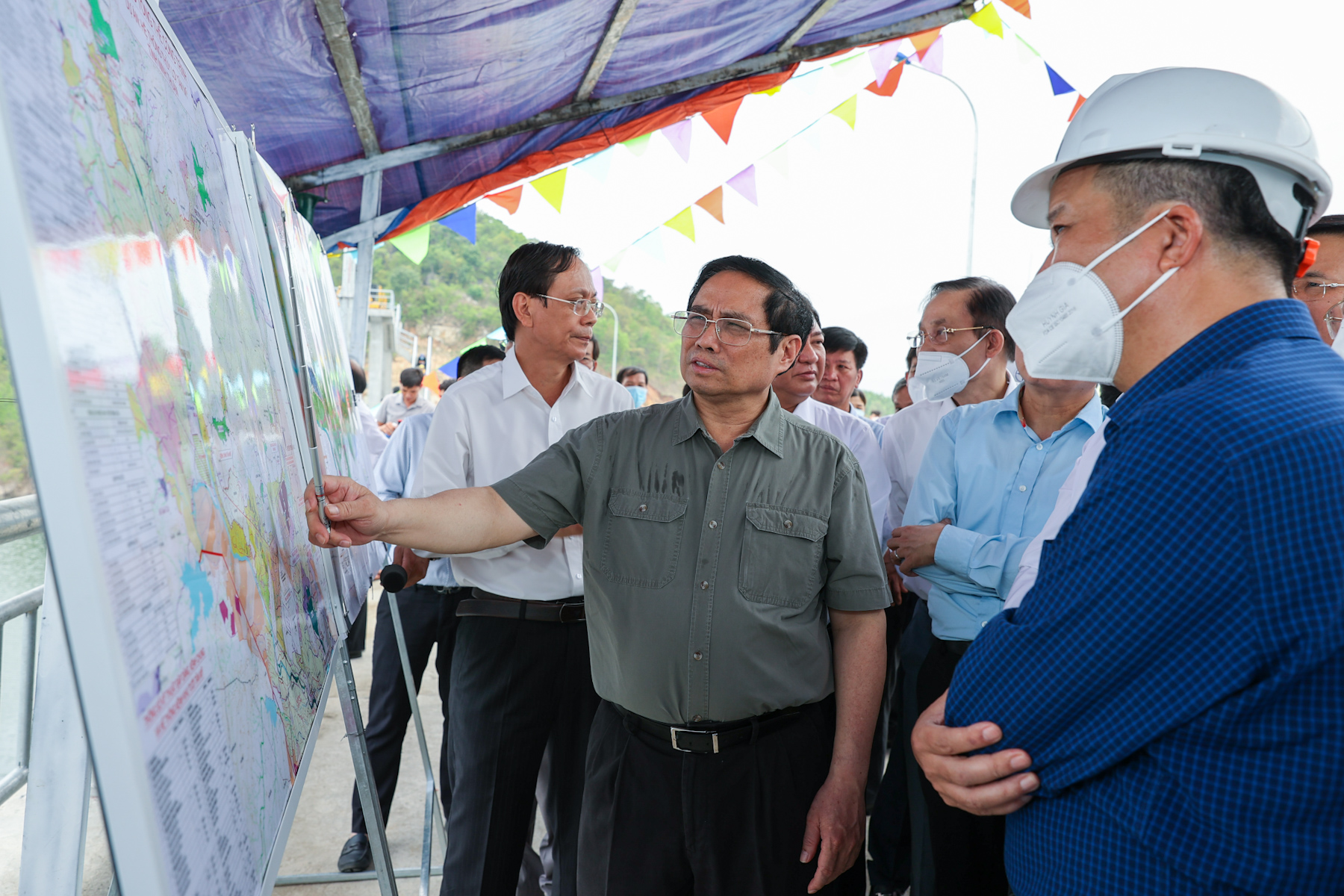 Thủ tướng khảo sát một số công trình, dự án lớn tại Ninh Thuận - Ảnh 2. Thủ tướng khảo sát một số công trình, dự án lớn tại Ninh Thuận - Ảnh 2.