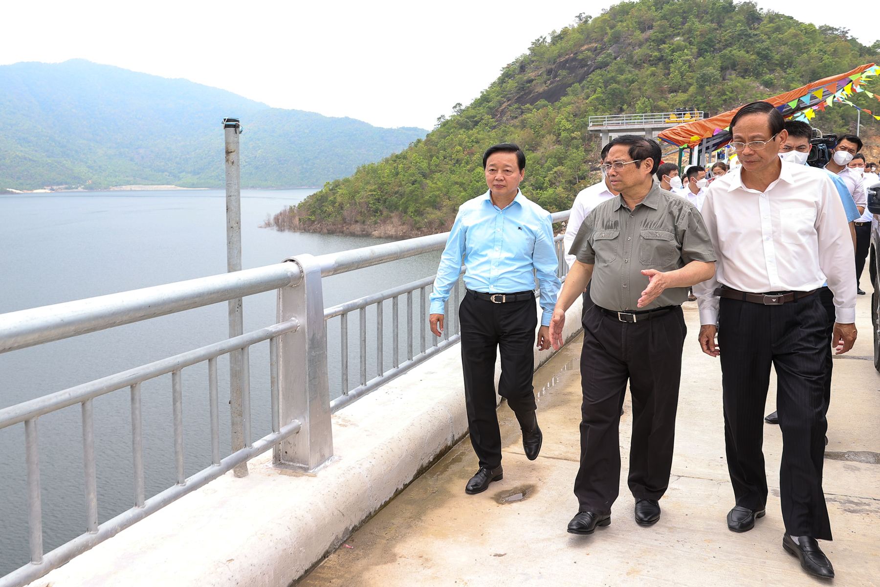 Thủ tướng khảo sát một số công trình, dự án lớn tại Ninh Thuận - Ảnh 3. Thủ tướng khảo sát một số công trình, dự án lớn tại Ninh Thuận - Ảnh 3.