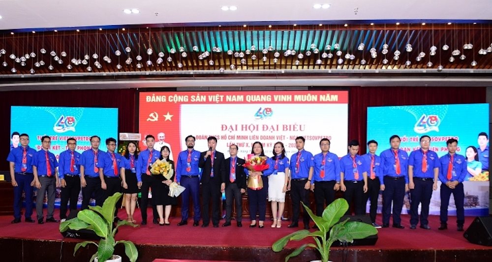 ban-chap-hanh-khoa-x-nhiem-ky-2022-2027-ra-mat-dai-hoi.jpeg