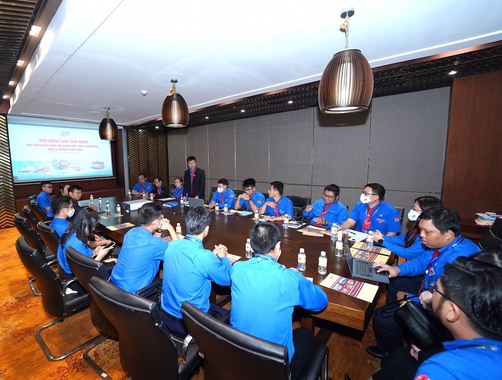 ban-chap-hanh-khoa-x-nhiem-ky-2022-2027-tien-hanh-hoi-nghi-lan-thu-nhat.jpeg