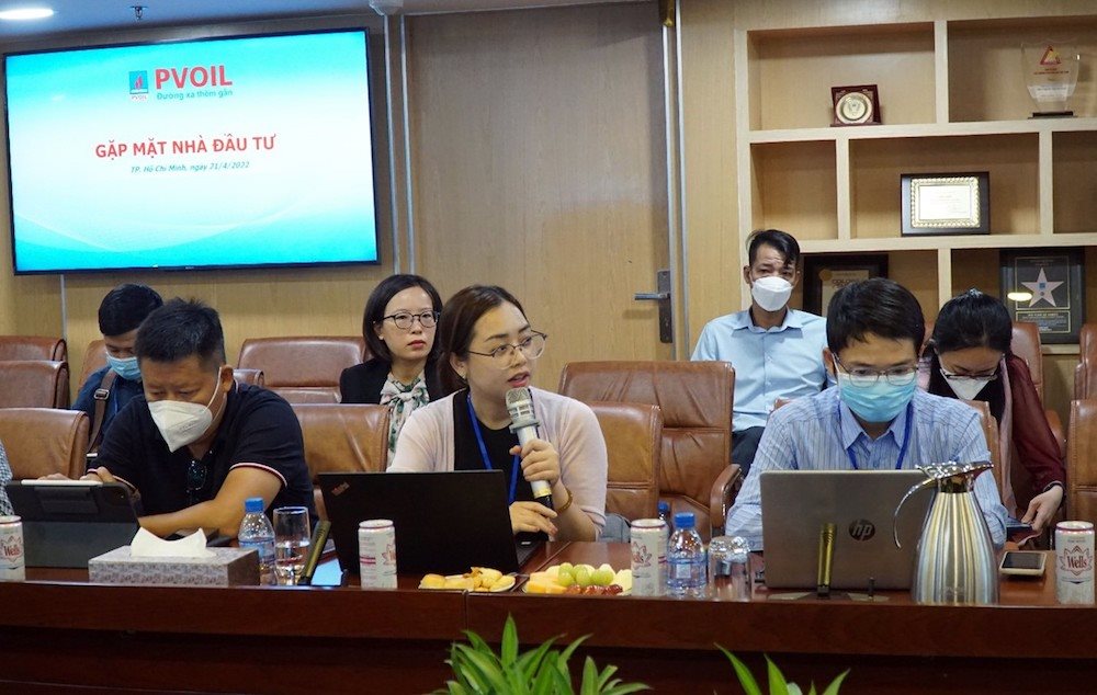 dai-dien-cac-co-dong-nha-dau-tu-dat-cau-hoi-thao-luan-tai-buoi-gap-mat.jpeg
