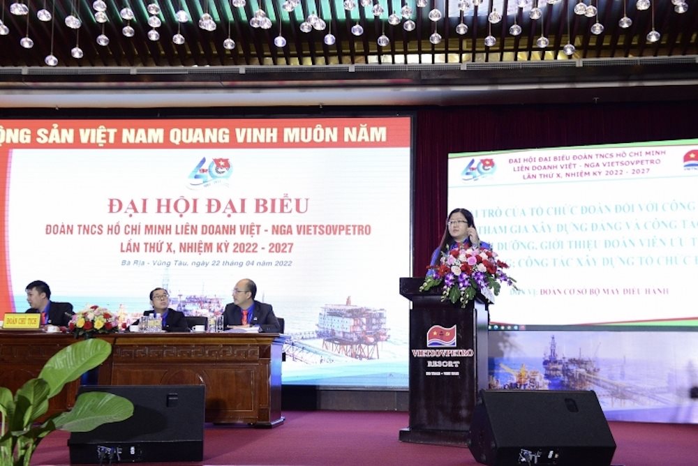 dai-dien-doan-cac-don-vi-trong-vietsovpetro-trinh-bay-tham-luan-tai-dai-hoi.jpeg