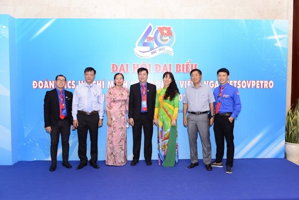lanh-dao-cac-phong-ban-bo-may-dieu-hanh-va-lanh-dao-cac-xi-nghep-cung-dai-dien-doan-thanh-nien.jpeg