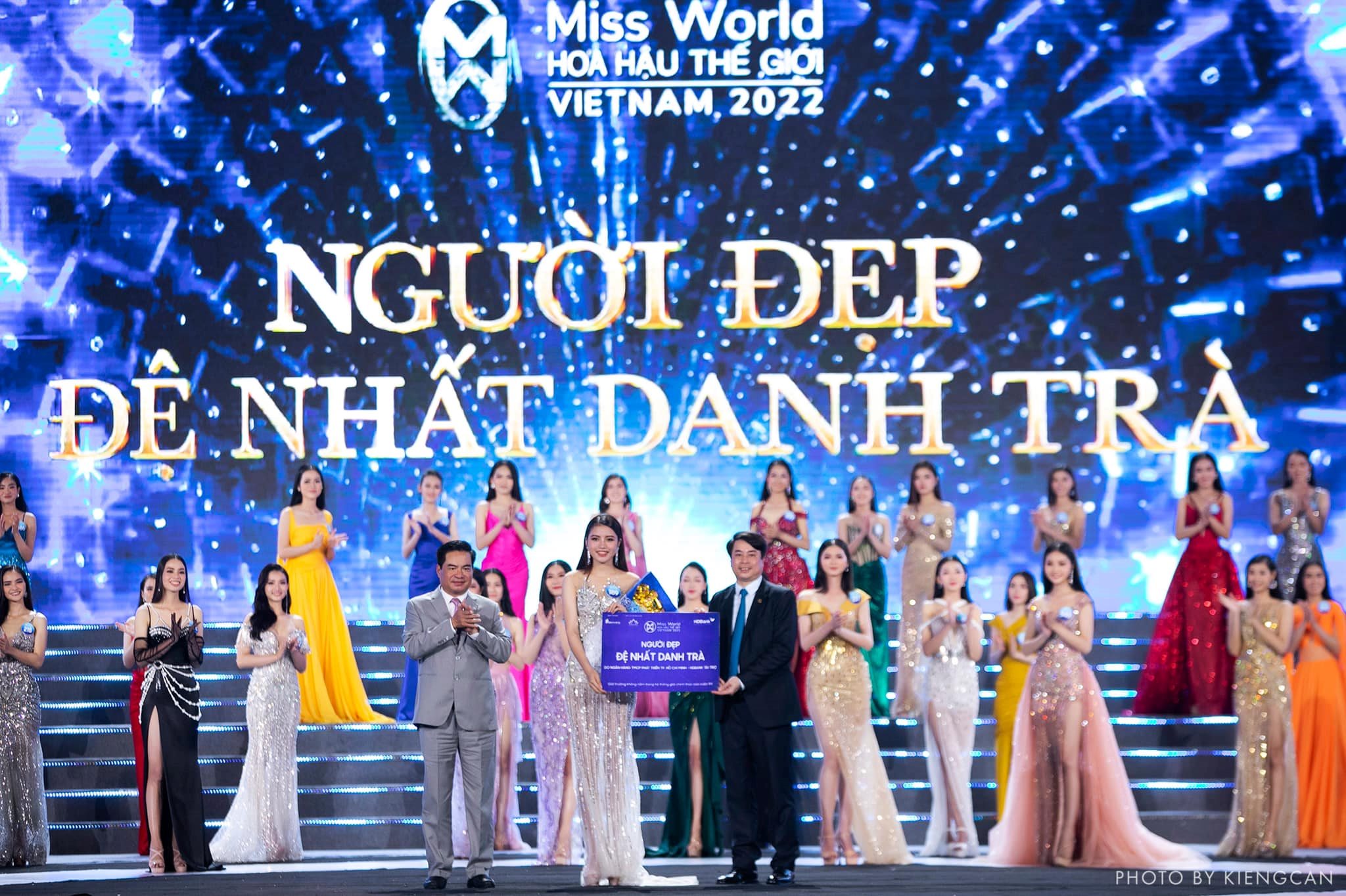 thi-sinh-ly-thi-thanh-thuy-duoc-phong-danh-hieu-nguoi-dep-de-nhat-danh-tra-anh-btc-.jpg