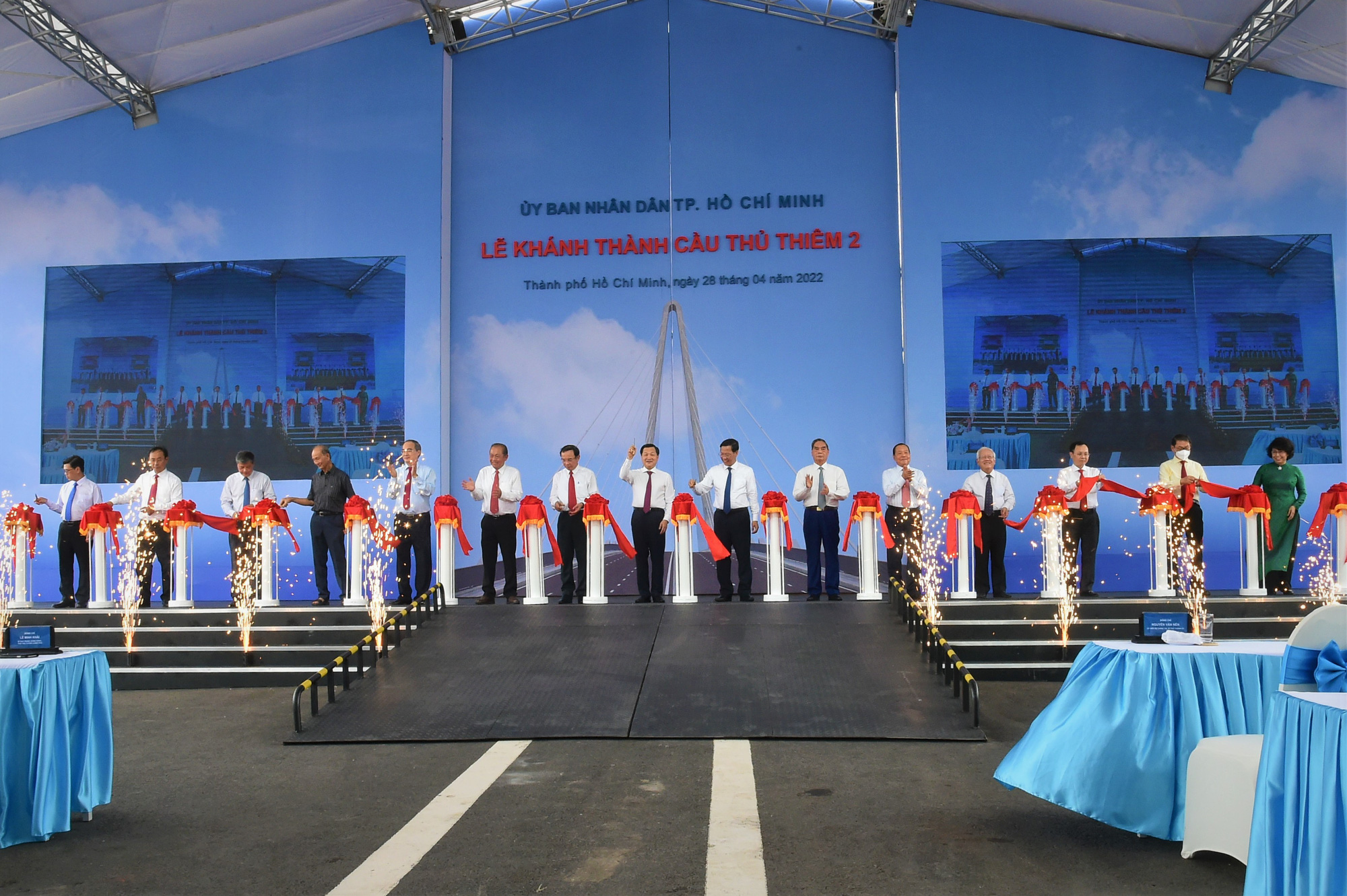 'Xuyên ngày đêm, lễ, tết; xuyên COVID-19' hoàn thành cầu Thủ Thiêm 2 – Biểu tượng kiến trúc mới trên sông Sài Gòn - Ảnh 3. 'Xuyên ngày đêm, lễ, tết; xuyên COVID-19' hoàn thành cầu Thủ Thiêm 2 – Biểu tượng kiến trúc mới trên sông Sài Gòn - Ảnh 3.