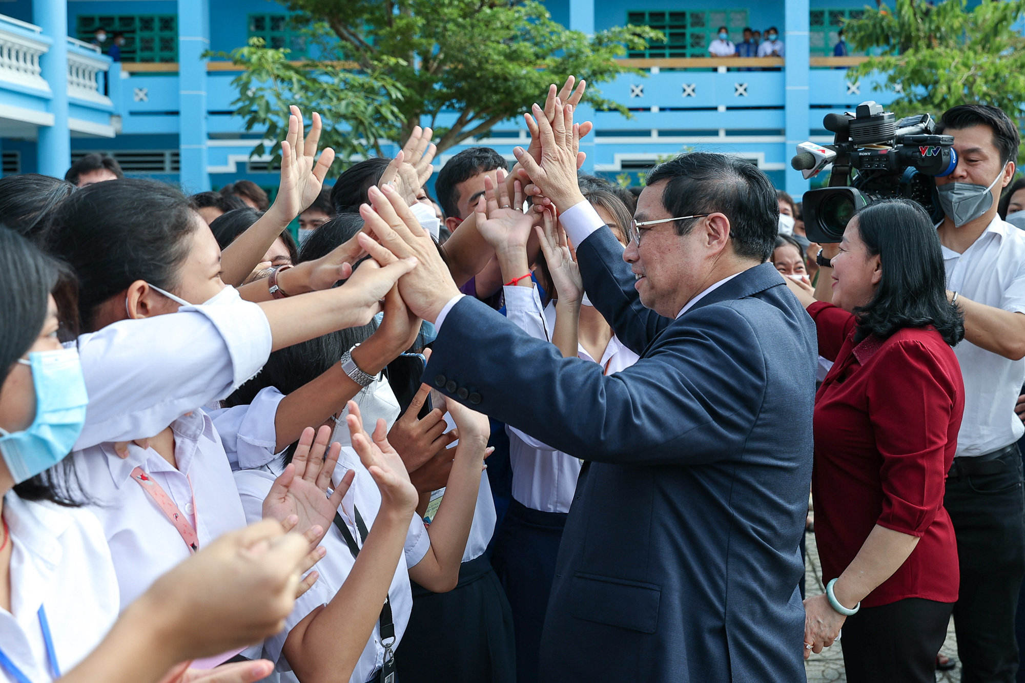 Thủ tướng thăm, động viên thầy trò Trường Dân tộc nội trú tại Sóc Trăng - Ảnh 3. Thủ tướng thăm, động viên thầy trò Trường Dân tộc nội trú tại Sóc Trăng - Ảnh 3.