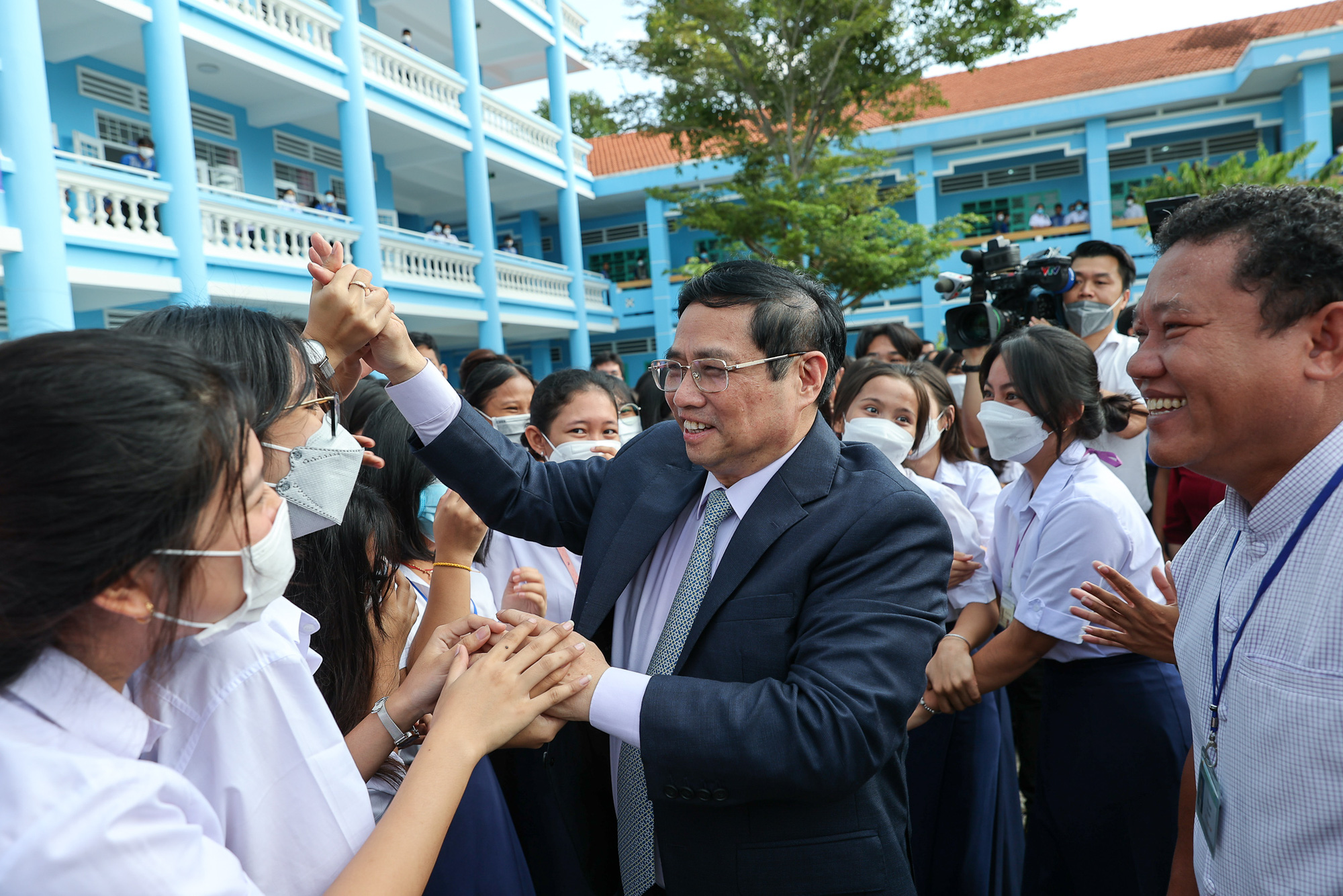 Thủ tướng thăm, động viên thầy trò Trường Dân tộc nội trú tại Sóc Trăng - Ảnh 2. Thủ tướng thăm, động viên thầy trò Trường Dân tộc nội trú tại Sóc Trăng - Ảnh 2.