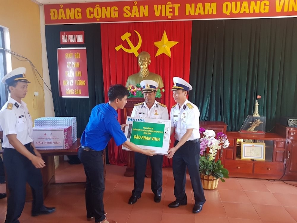 doan-thanh-nien-pvfcco-tang-qua-tai-dao-phan-vinh.jpg