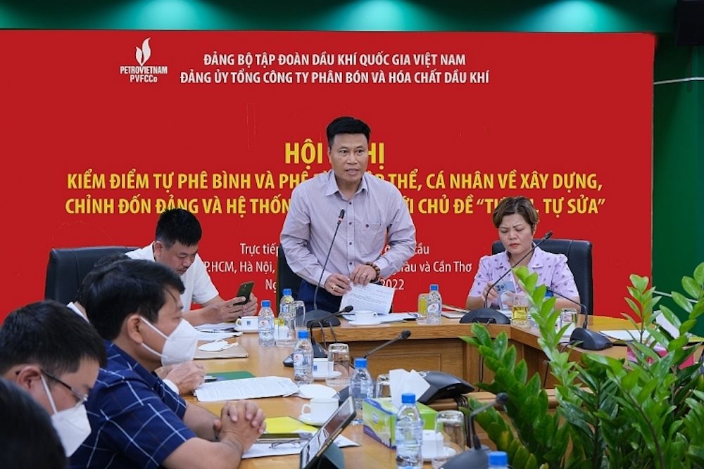 dong-chi-hoang-trong-dung-phat-bieu-tai-hoi-nghi.jpg