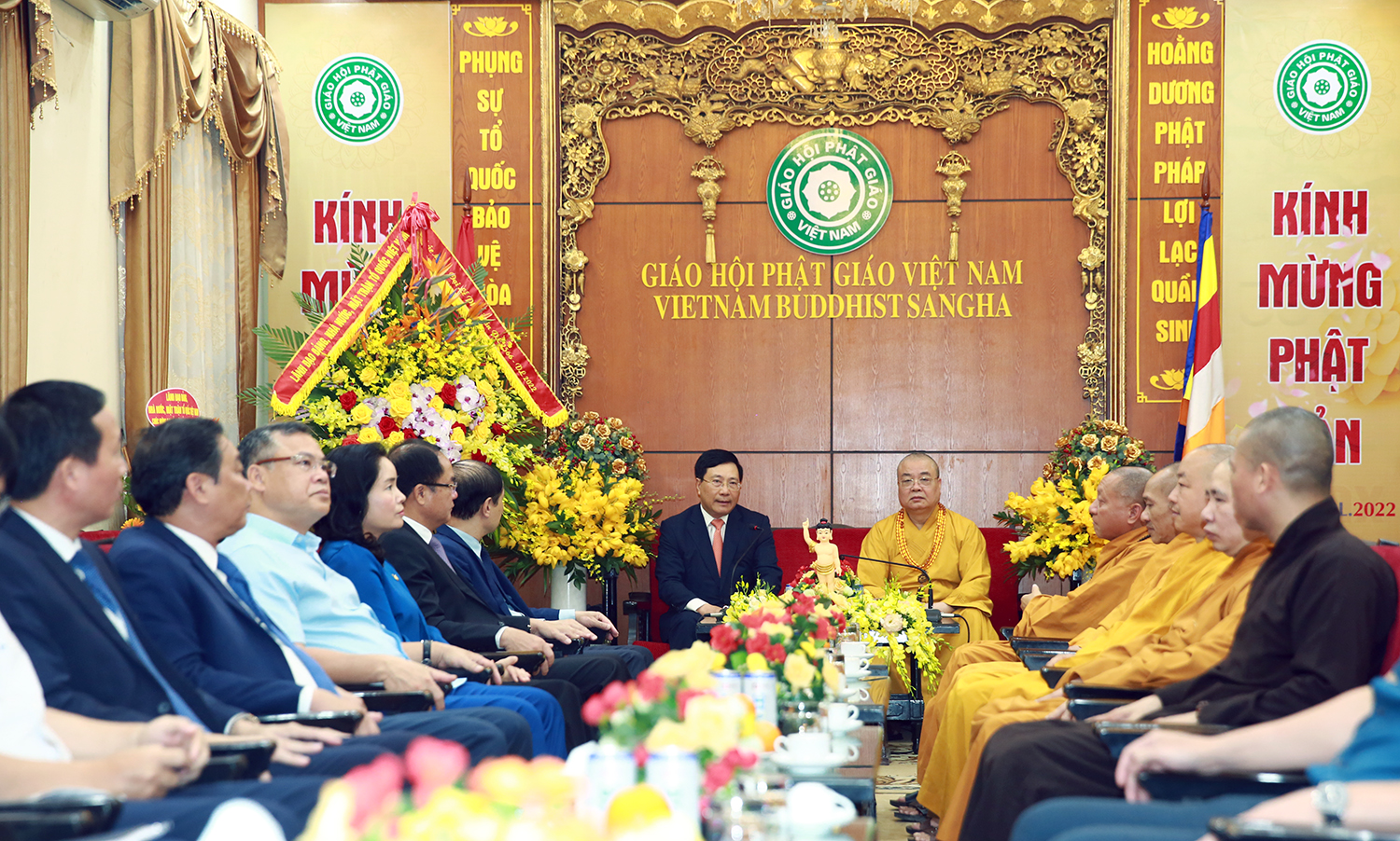 Phó Thủ tướng Thường trực chúc mừng Đại lễ Phật đản Phật lịch 2566 - Ảnh 1. Phó Thủ tướng Thường trực chúc mừng Đại lễ Phật đản Phật lịch 2566 - Ảnh 1.