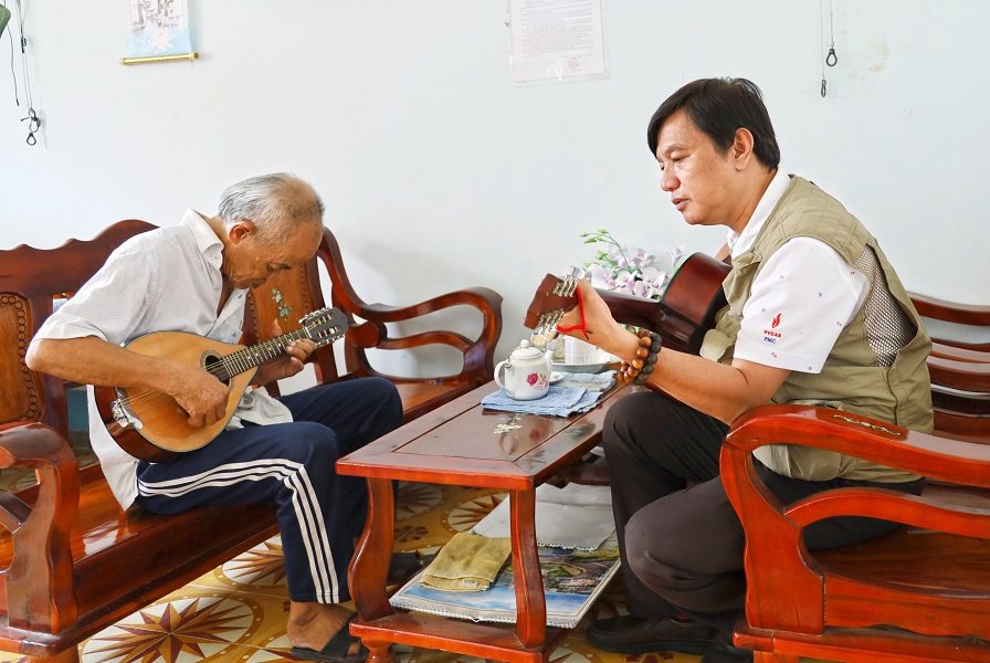 2.4.-giao-luu-van-nghe.jpg