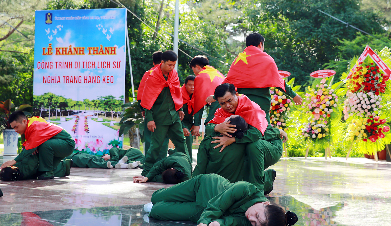 Khánh thành công trình chỉnh trang Di tích Nghĩa trang Hàng Keo tại Côn Đảo - Ảnh 2. Khánh thành công trình chỉnh trang Di tích Nghĩa trang Hàng Keo tại Côn Đảo - Ảnh 2.