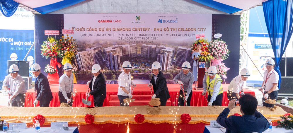 cac-dai-bieu-tham-du-thuc-hien-nghi-thuc-khoi-cong.jpg