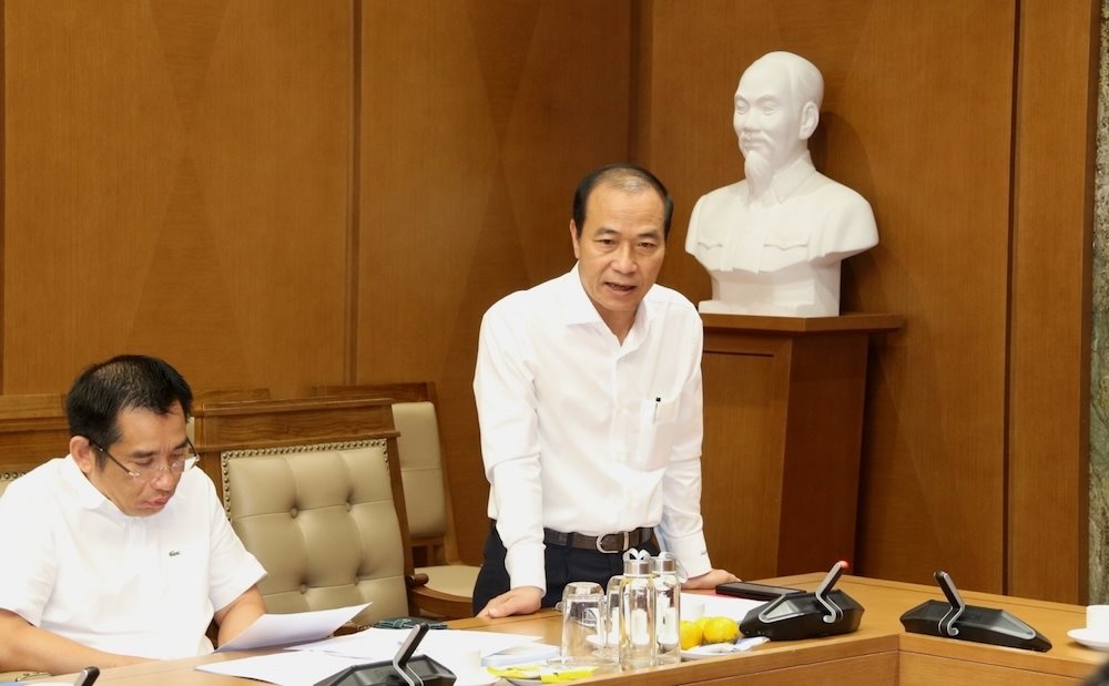 dong-chi-pham-quang-dung-pho-bi-thu-thuong-truc-dang-uy-co-quan-tap-doan-trinh-bay-cac-bao-cao-tai-hoi-nghi.jpeg
