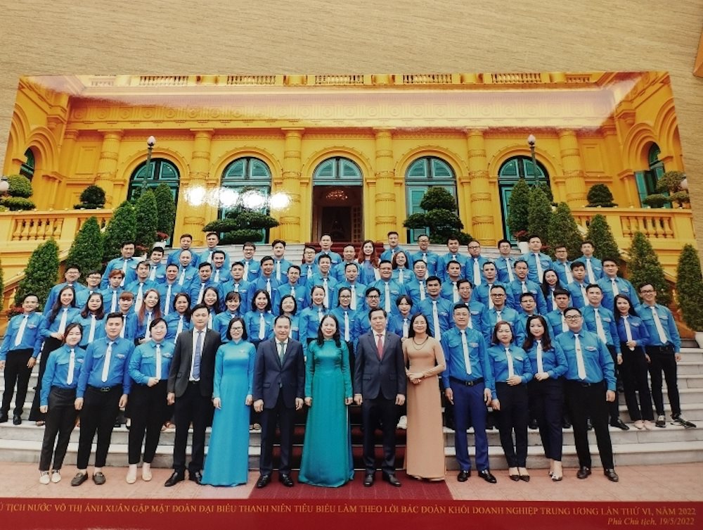 pho-chu-tich-nuoc-vo-thi-anh-xuan-cung-cac-dai-bieu-thanh-nien-tien-tien-xuat-sac-tieu-bieu-khoi-dntw.jpg
