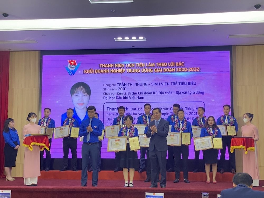 sinh-vien-tran-thi-nhung-duoc-tuyen-duong-thanh-nien-tien-tien-lam-theo-loi-bac.jpg