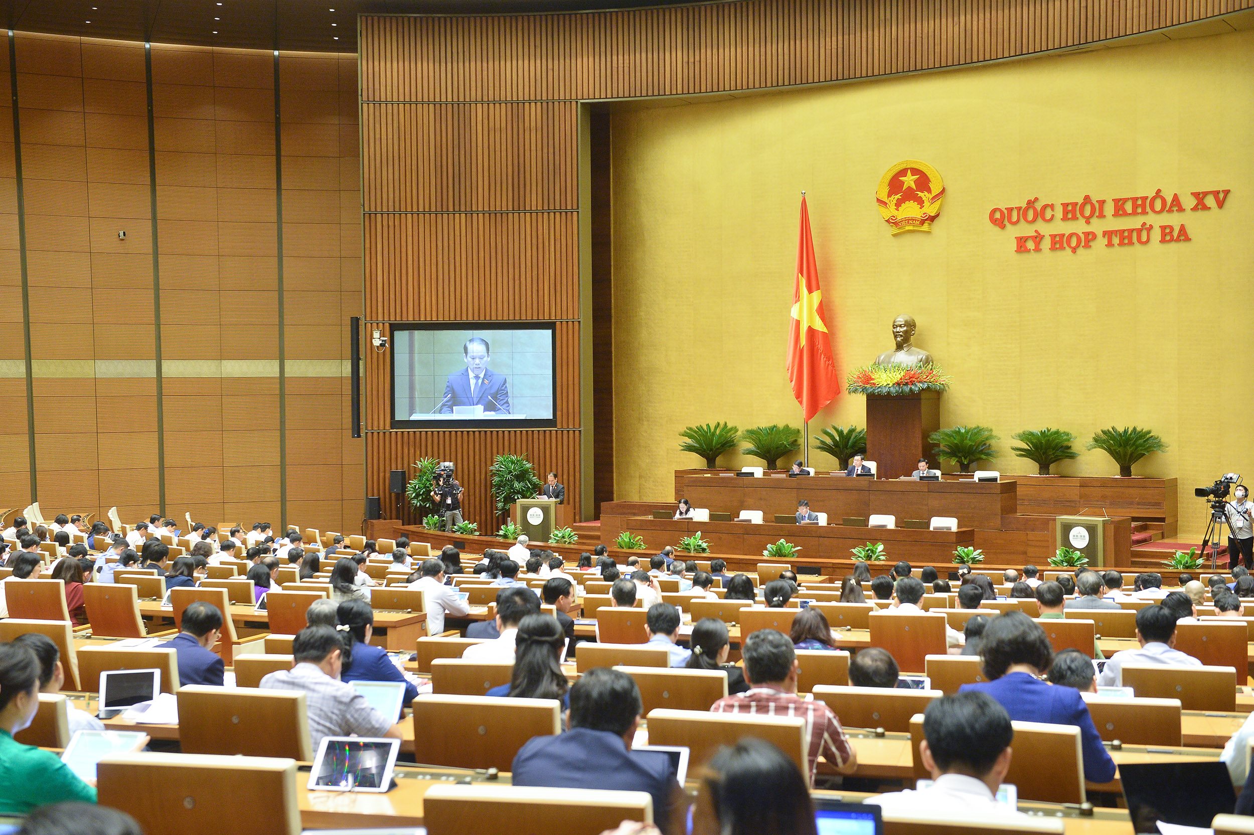 toan-canh-chu-nhiem-uy-ban-phap-luat-hoang-thanh-tung-2-.jpg