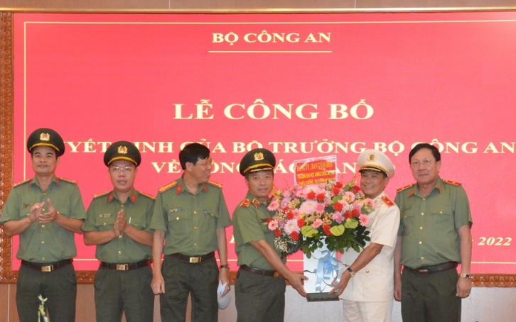 Bộ Công an bổ nhiệm tân Cục trưởng; Giám đốc, Hiệu trưởng 2 Học viện, Đại học CAND - Ảnh 6. Bộ Công an bổ nhiệm tân Cục trưởng; Giám đốc, Hiệu trưởng 2 Học viện, Đại học CAND - Ảnh 6.
