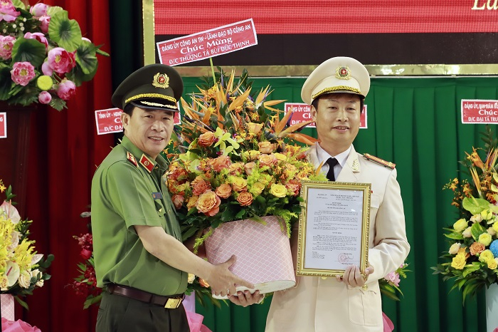 Bổ nhiệm Giám đốc Công an 2 tỉnh - Ảnh 4. Bổ nhiệm Giám đốc Công an 2 tỉnh - Ảnh 4.
