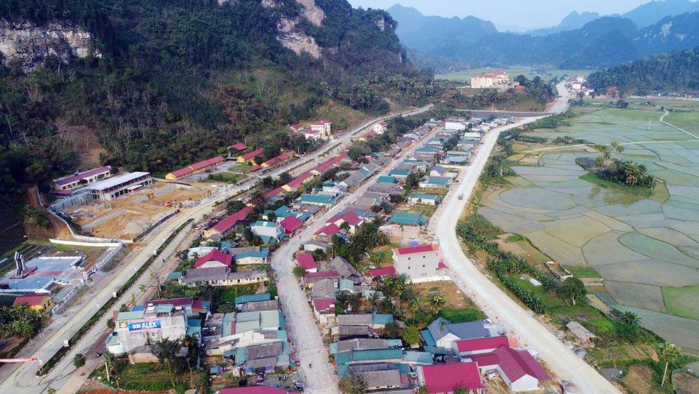 xa-lang-can-khu-trung-tam-huyen-lam-binh-ngay-cang-doi-thay..jpg