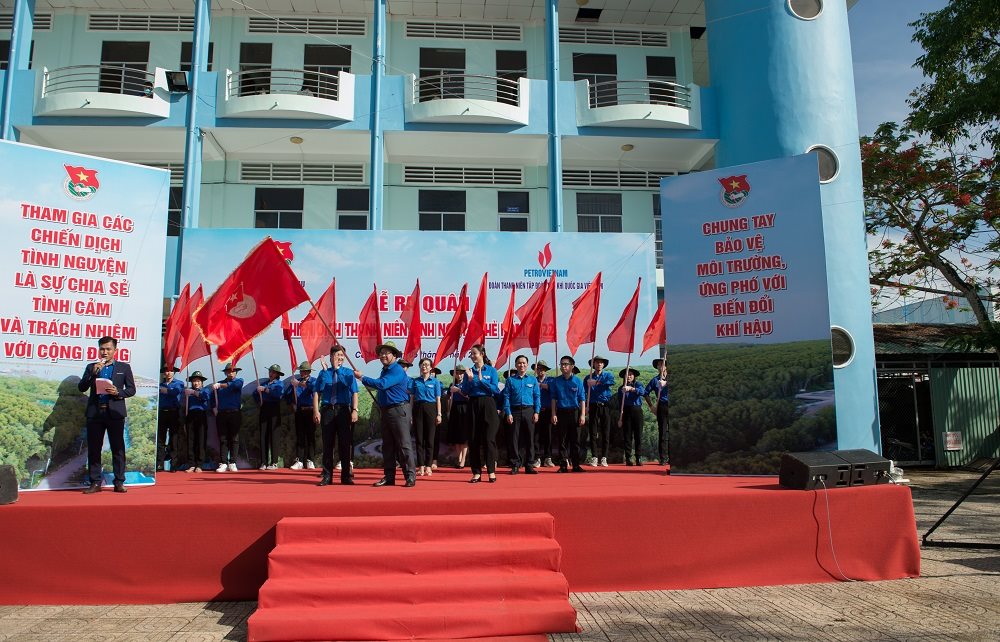 chien-dich-thanh-nien-tinh-nguyen-he-duoc-trung-uong-doan-tncs-ho-chi-minh-phat-dong-tu-nam-2000..jpg