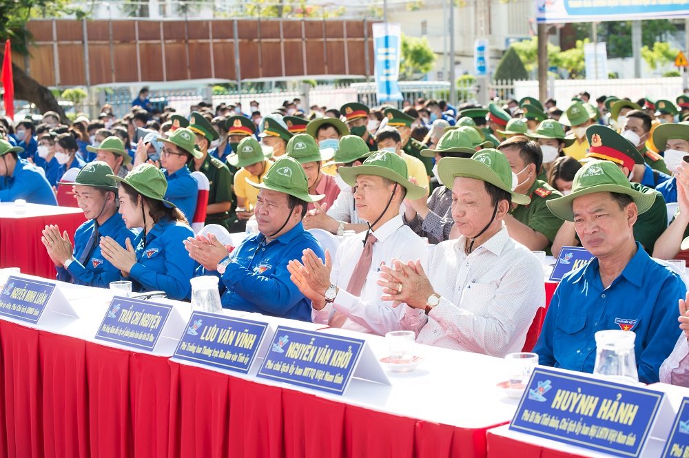 phan-bon-ca-mau-mong-muon-gop-phan-xay-lang-lap-nghiep-phat-trien-kinh-te-xa-hoi-va-bao-ve-bien-troi-que-huong.jpg