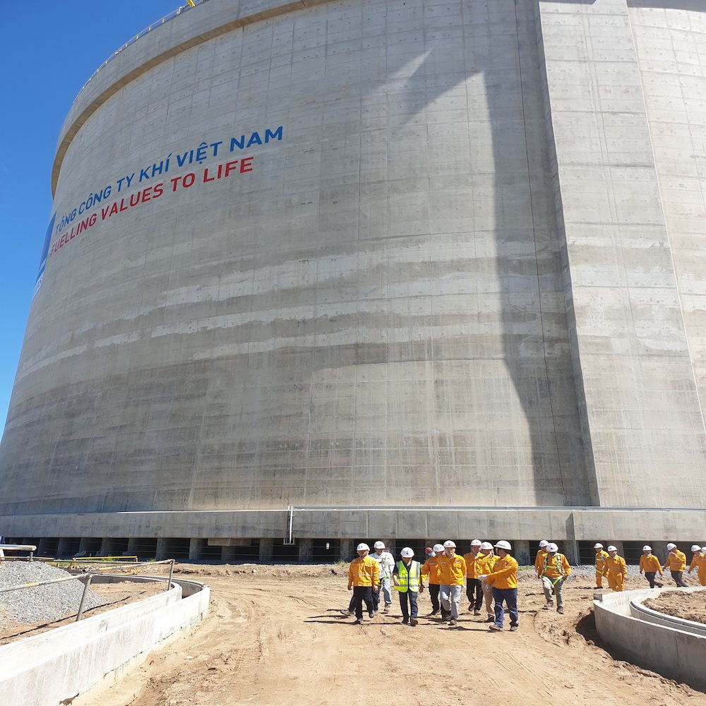 2.-bon-chua-lng.jpg