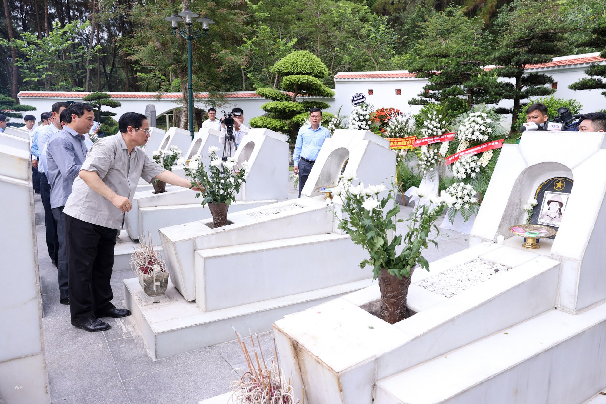 Thủ tướng Phạm Minh Chính dâng hương tại khu di tích Ngã ba Đồng Lộc - Ảnh 6. Thủ tướng Phạm Minh Chính dâng hương tại khu di tích Ngã ba Đồng Lộc - Ảnh 6.