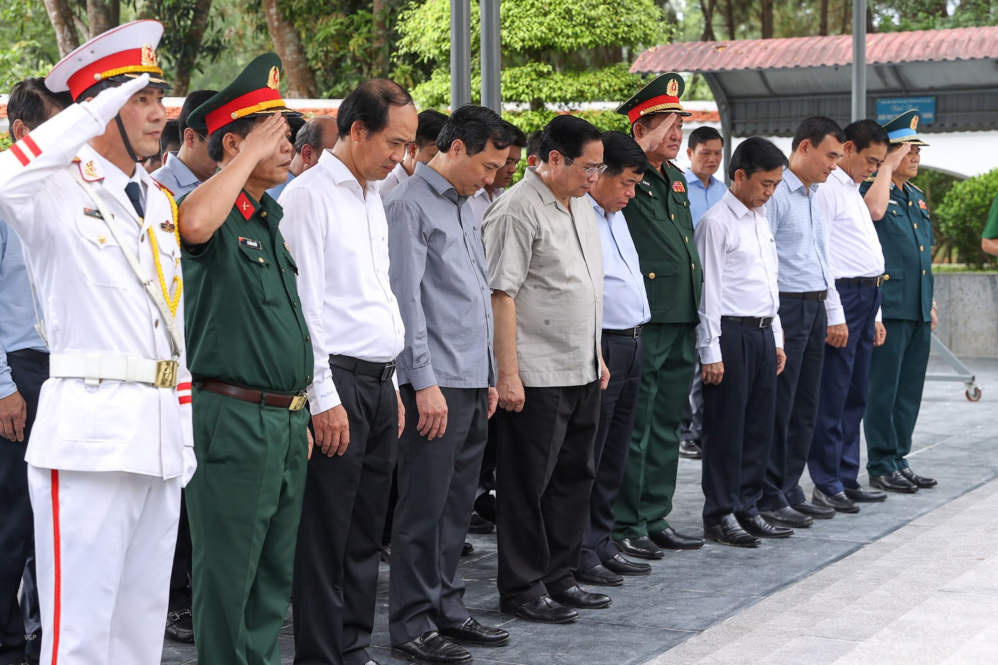 Thủ tướng Phạm Minh Chính dâng hương tại khu di tích Ngã ba Đồng Lộc - Ảnh 4. Thủ tướng Phạm Minh Chính dâng hương tại khu di tích Ngã ba Đồng Lộc - Ảnh 4.