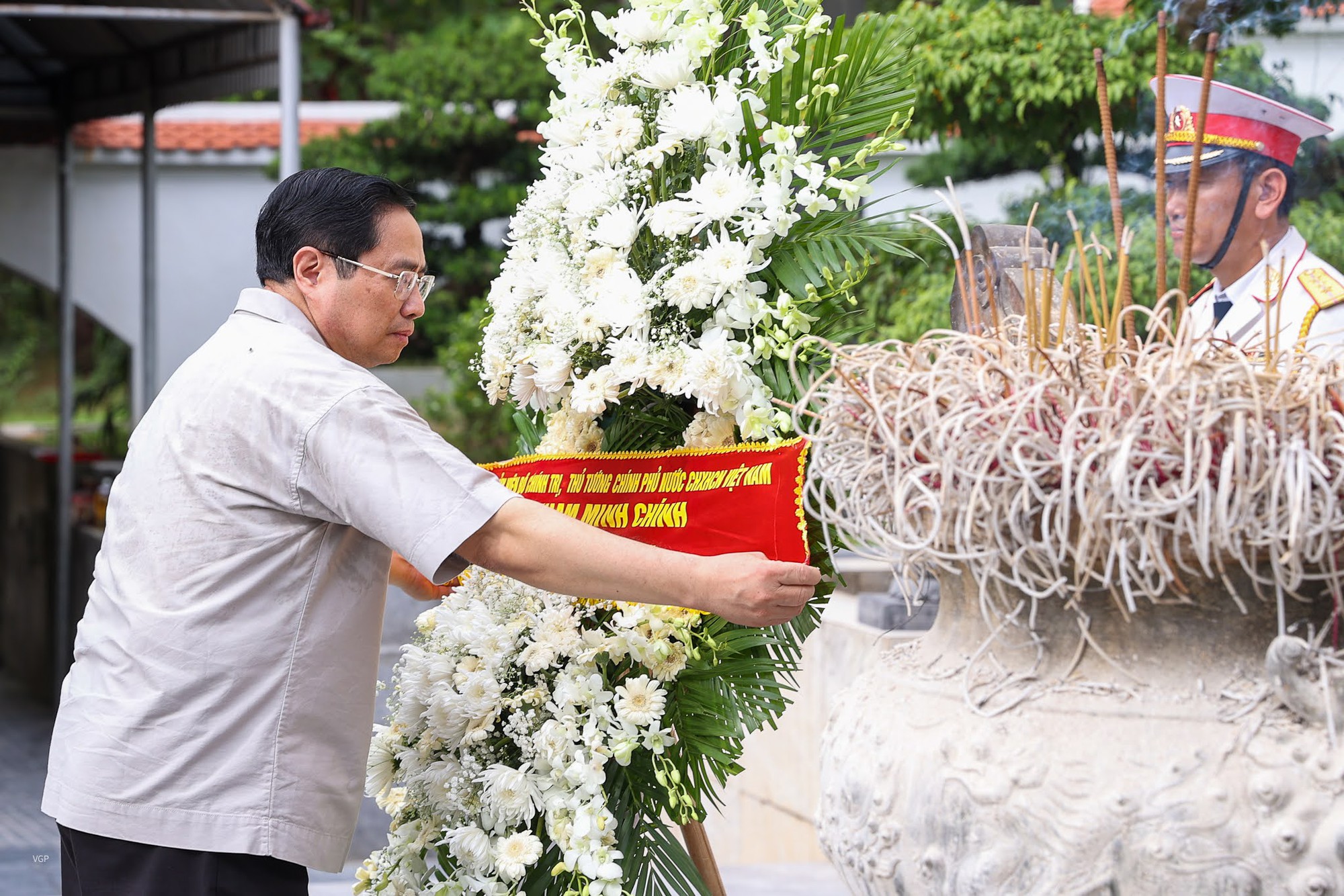 Thủ tướng Phạm Minh Chính dâng hương tại khu di tích Ngã ba Đồng Lộc - Ảnh 1. Thủ tướng Phạm Minh Chính dâng hương tại khu di tích Ngã ba Đồng Lộc - Ảnh 1.