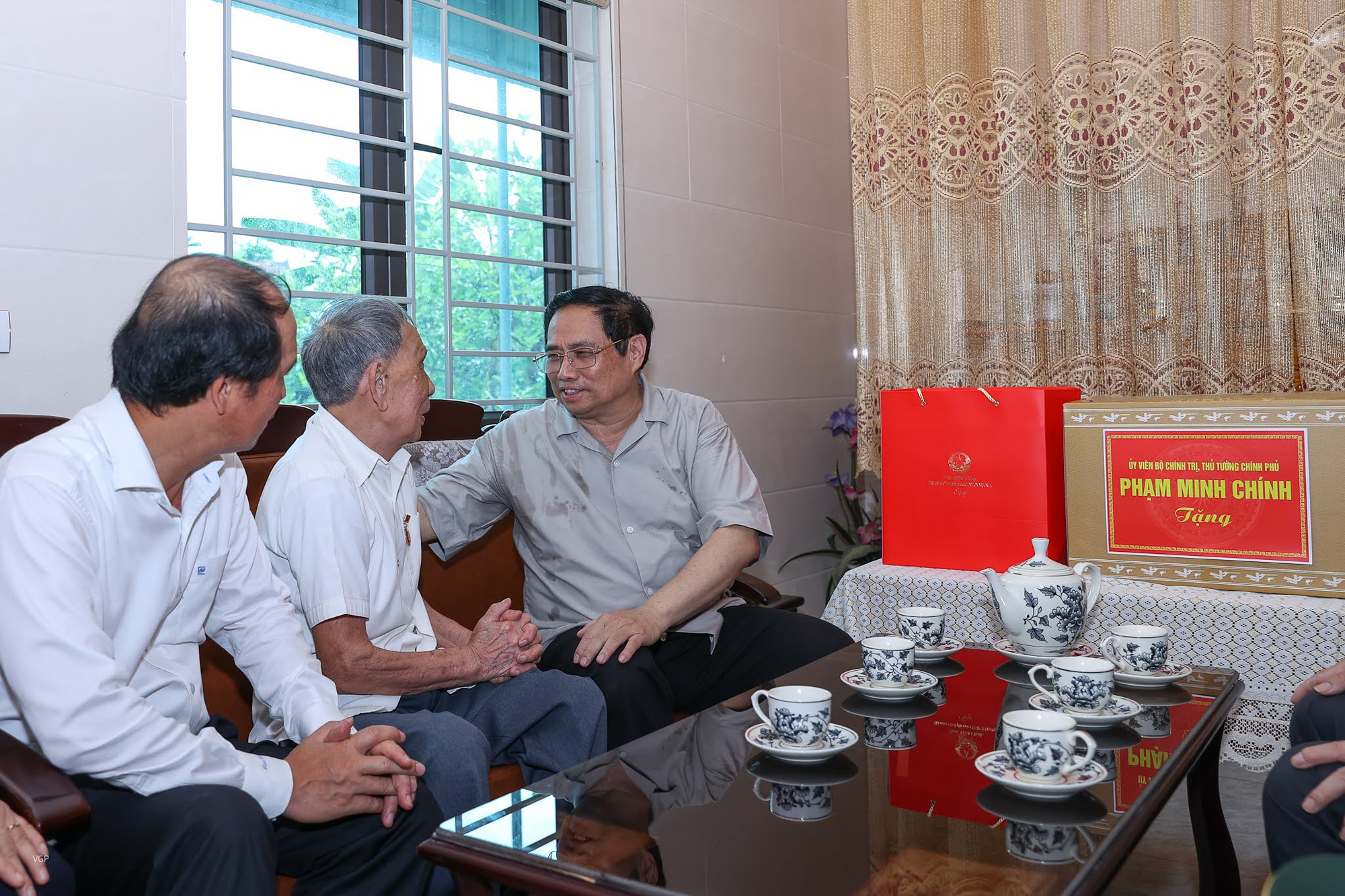 Thủ tướng Phạm Minh Chính dâng hương tại khu di tích Ngã ba Đồng Lộc - Ảnh 10. Thủ tướng Phạm Minh Chính dâng hương tại khu di tích Ngã ba Đồng Lộc - Ảnh 10.