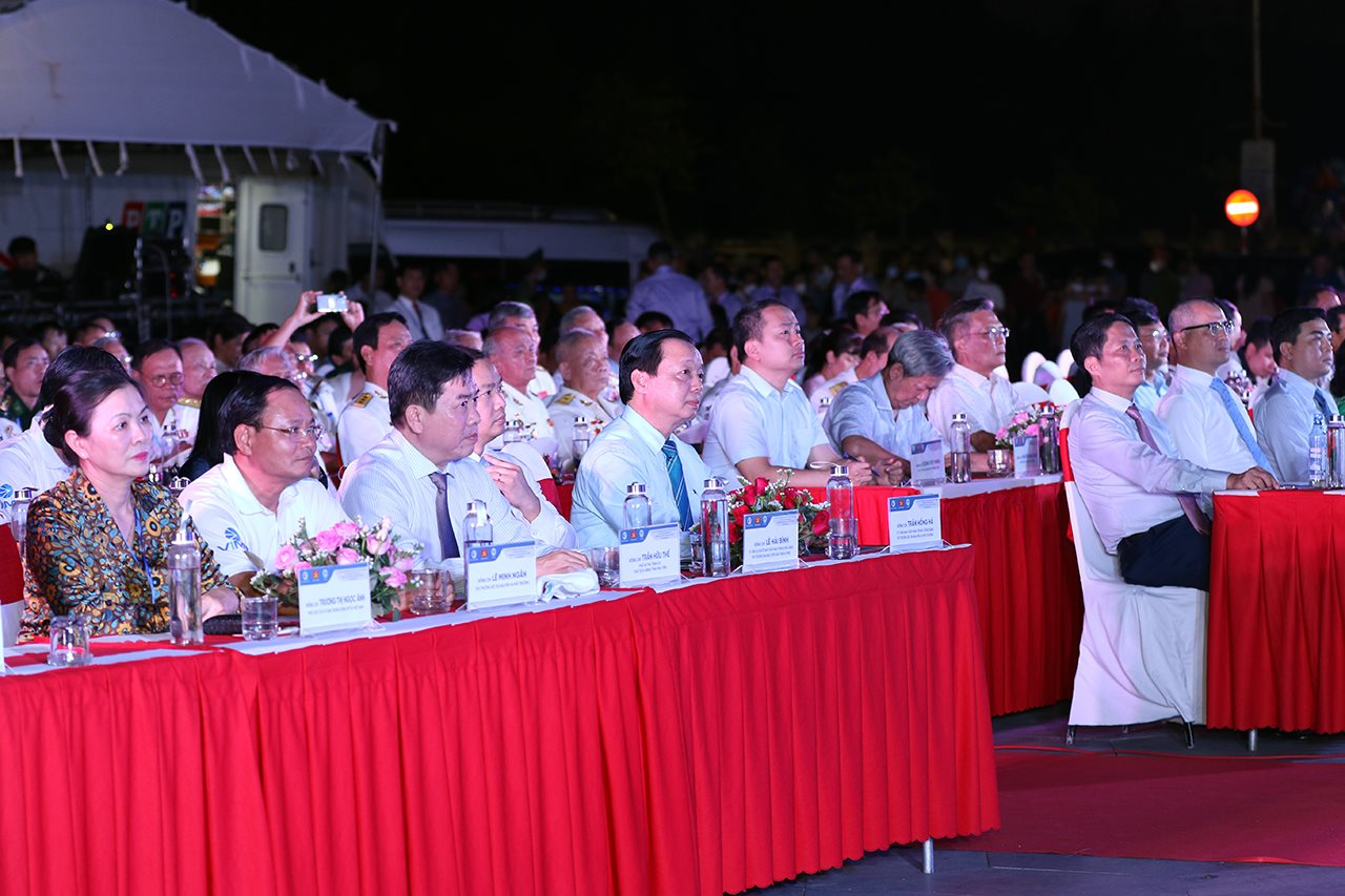dai-bieu-le.jpg