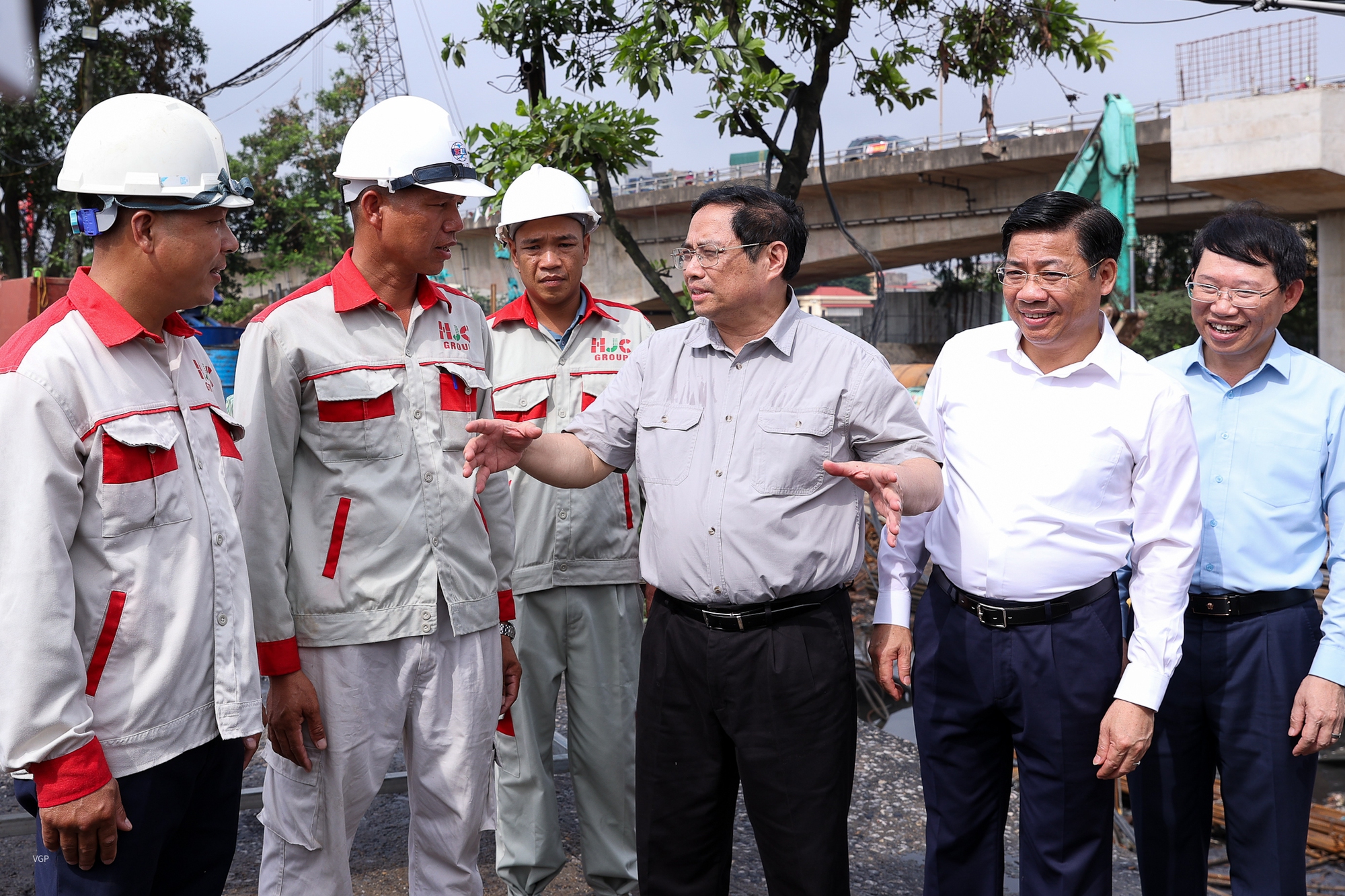 Bắc Giang phát huy mạnh mẽ tinh thần tự lực tự cường, triển khai công việc trọng tâm, trọng điểm - Ảnh 4. Bắc Giang phát huy mạnh mẽ tinh thần tự lực tự cường, triển khai công việc trọng tâm, trọng điểm - Ảnh 4.