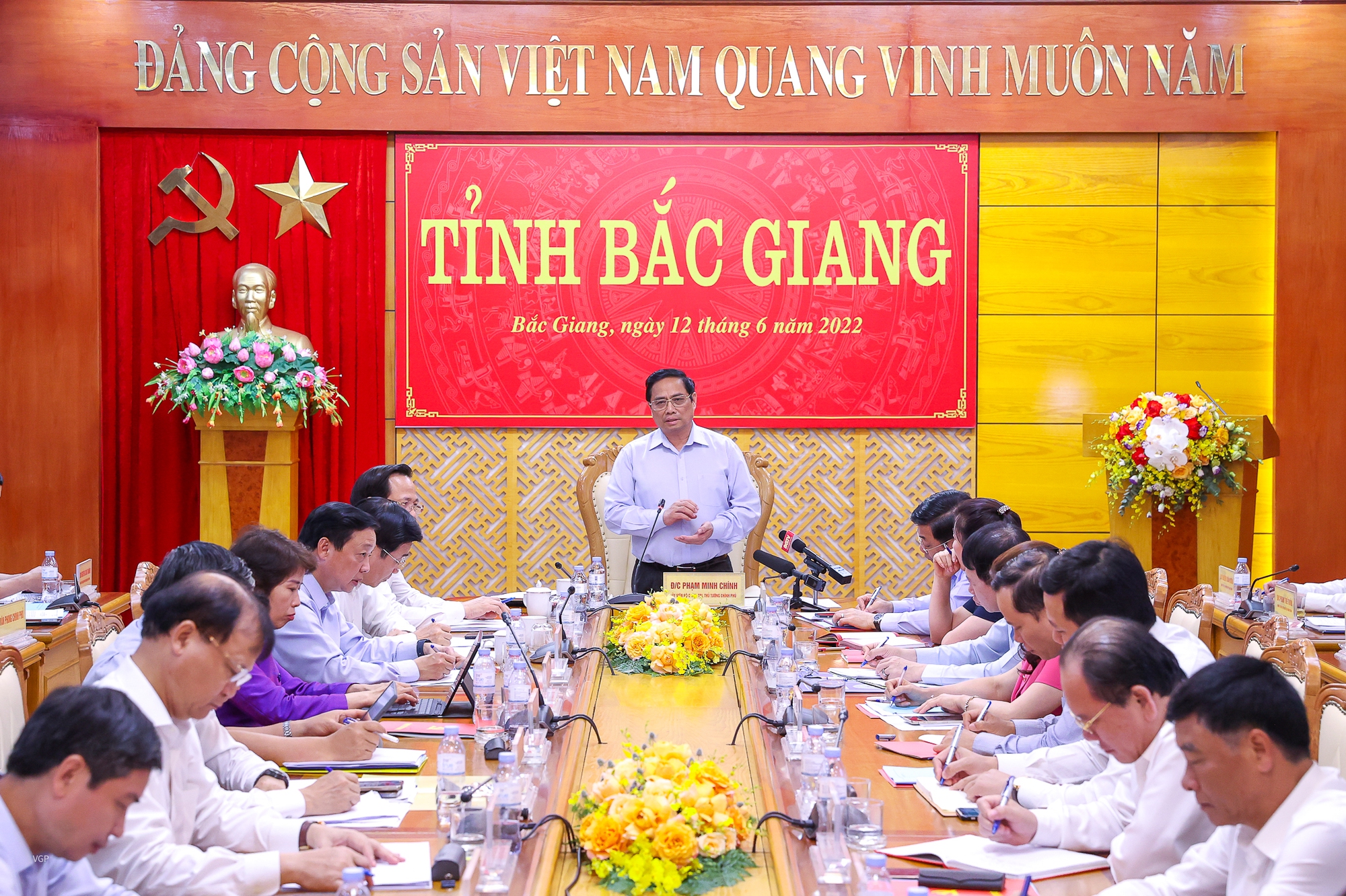 Bắc Giang phát huy mạnh mẽ tinh thần tự lực tự cường, triển khai công việc trọng tâm, trọng điểm - Ảnh 4. Bắc Giang phát huy mạnh mẽ tinh thần tự lực tự cường, triển khai công việc trọng tâm, trọng điểm - Ảnh 4.