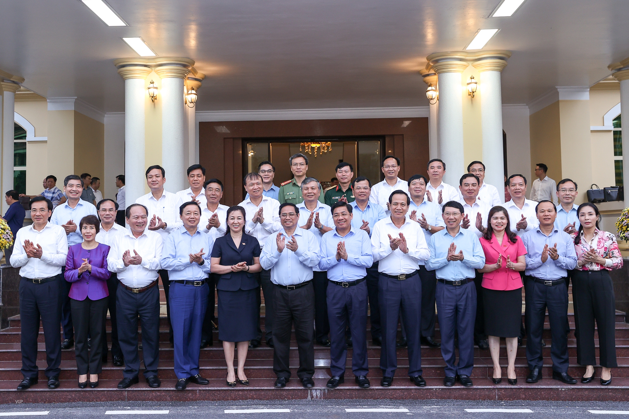Bắc Giang phát huy mạnh mẽ tinh thần tự lực tự cường, triển khai công việc trọng tâm, trọng điểm - Ảnh 6. Bắc Giang phát huy mạnh mẽ tinh thần tự lực tự cường, triển khai công việc trọng tâm, trọng điểm - Ảnh 6.