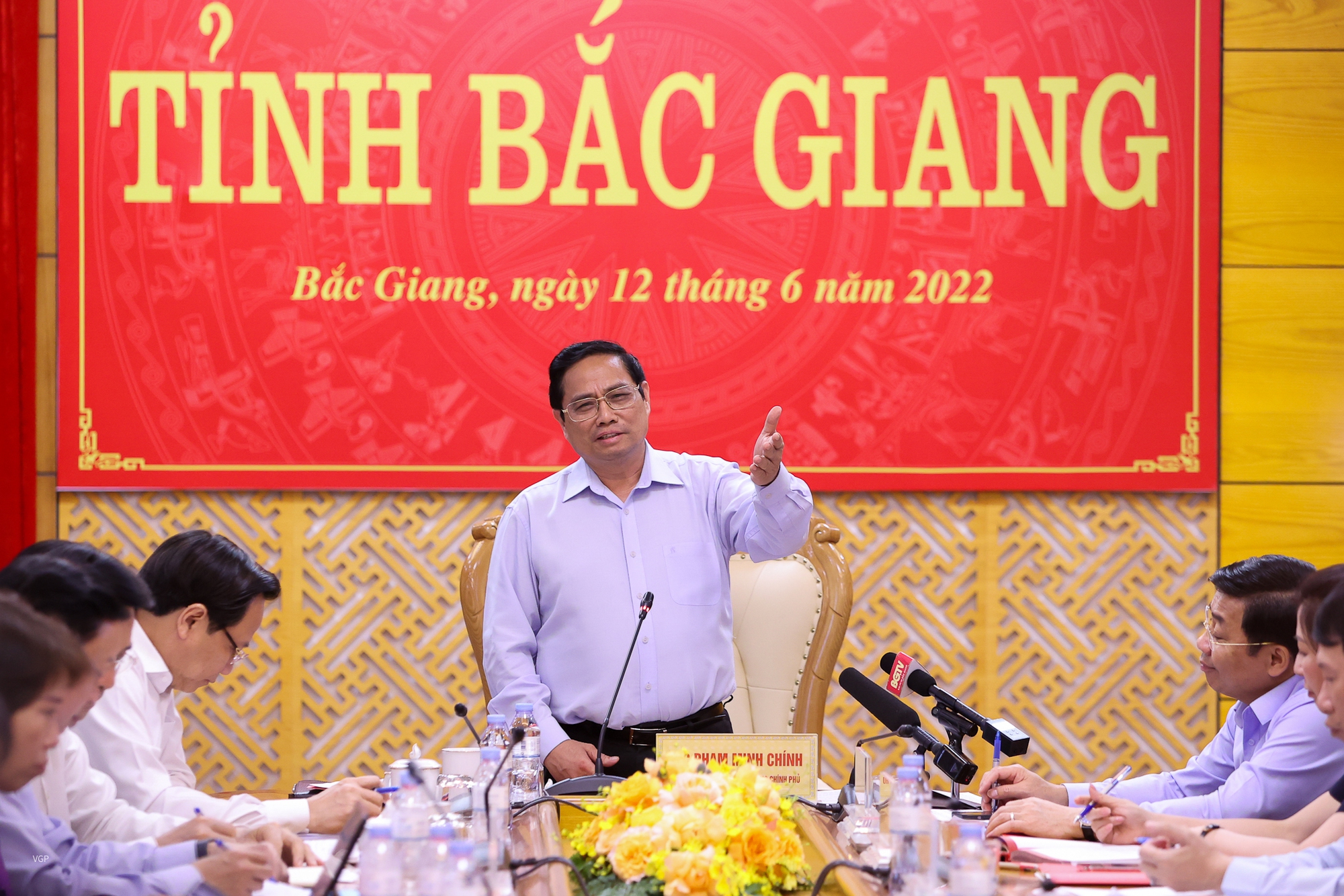 Bắc Giang phát huy mạnh mẽ tinh thần tự lực tự cường, triển khai công việc trọng tâm, trọng điểm - Ảnh 1. Bắc Giang phát huy mạnh mẽ tinh thần tự lực tự cường, triển khai công việc trọng tâm, trọng điểm - Ảnh 1.
