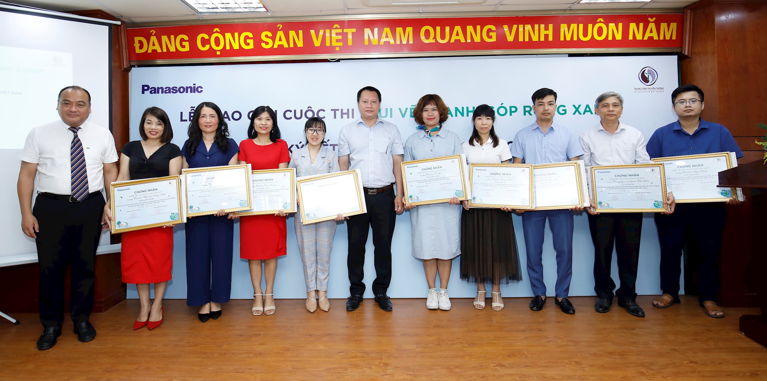 chuong-trinh-nhan-duoc-su-ung-ho-va-tham-gia-soi-noi-cua-cac-truong-hoc-tren-ca-nuoc(1).jpg