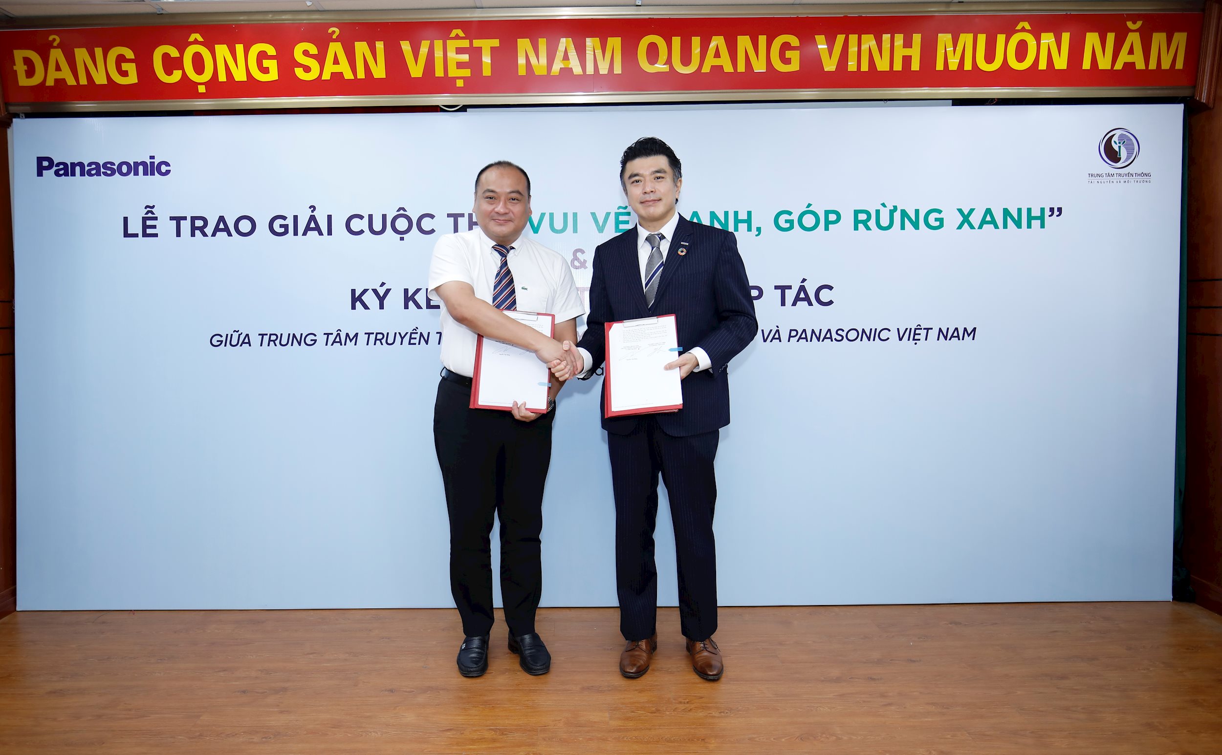 ky-ket-thoa-thuan-hop-tac-giua-panasonic-va-trung-tam-truyen-thong-tai-nguyen-va-moi-truong-1.jpg