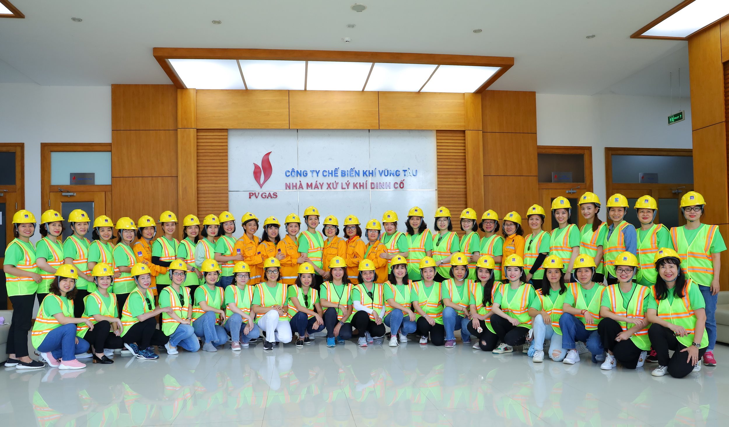3.-tham-quan-nha-may.jpg