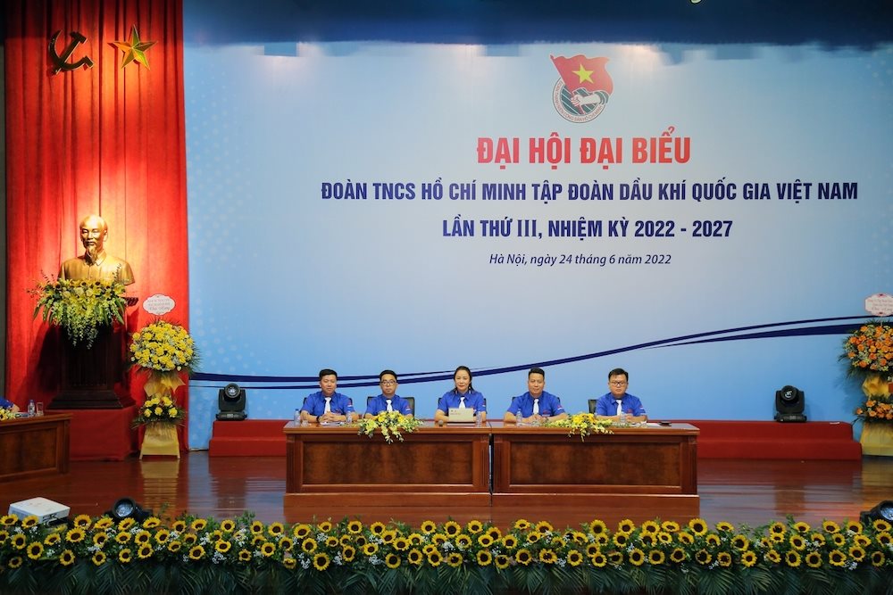 doan-chu-tich-dieu-hanh-dai-hoi.jpg